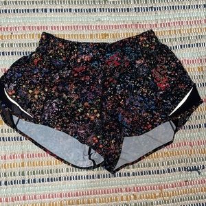Hotty Hot Low rise 2.5” Lululemon floral shorts